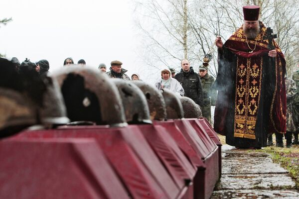 Церемония перезахоронения останков погибших советских военнослужащих на мемориале Синявинские Высоты