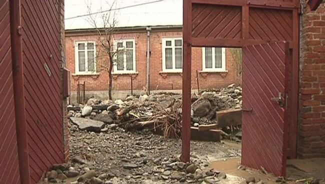 Подтопление домов из-за ливней во Владикавказе