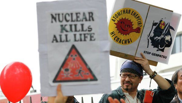 Более 10 тысяч японцев вышли на улицы Токио с требованием остановить все ядерные реакторы в стране