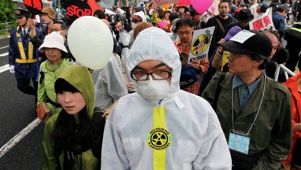 Демонстрация протеста против АЭС в Токио. Архивное фото