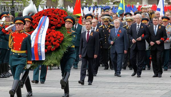 Президент РФ Д.Медведев возложил венок к Могиле Неизвестного солдата