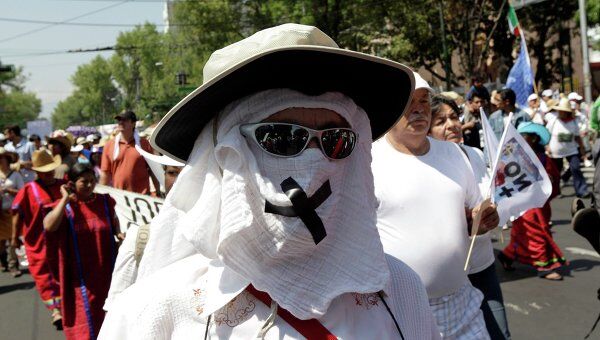 Тысячи мексиканцев вышли на марш в знак протеста против наркомафии