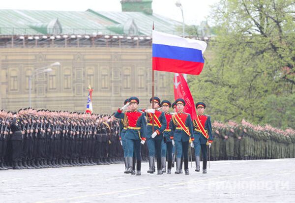 Как дивная картина несокрушимой силы и мощи развертывался на красной площади парад победы диктант