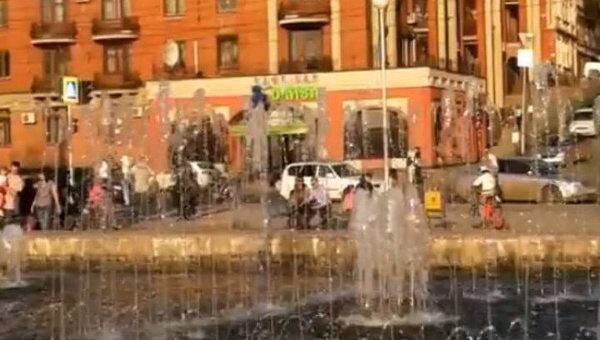 Ко Дню Победы в Самаре включили фонтаны на набережной