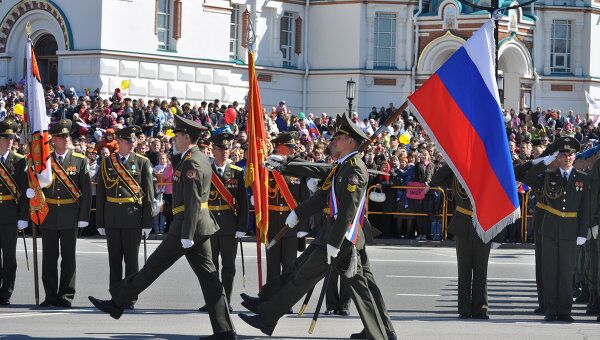 Россия отмечает День Победы парадами, чествуя своих ветеранов