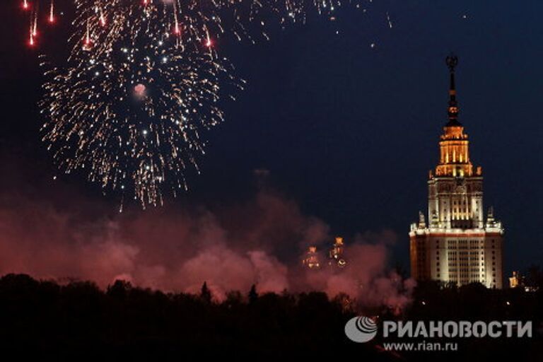 Праздничный салют в Москве