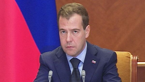 Медведев: РФ нужен алгоритм защиты россиян и представительств за рубежом