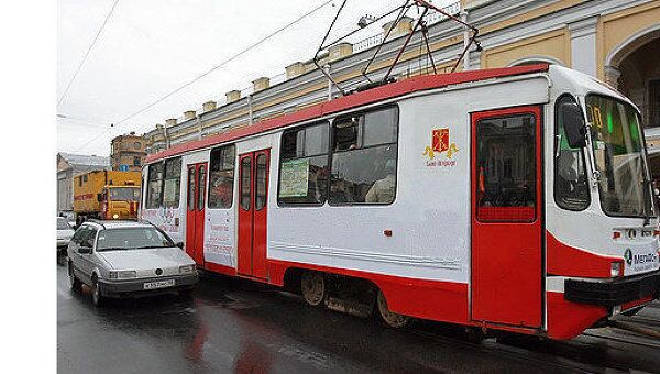 ГИБДД: штраф за остановку машин на трамвайных путях вырастет в 15 раз