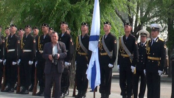 Севастопольцы и моряки празднуют 228-летие Черноморского флота