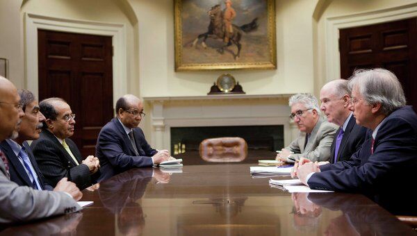 Встреча главы совета по нацбезопасности США Тома Донилона с президентом Национального переходного совета Ливии Махмудом Джабрилем
