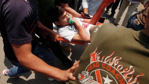 Палестинец, пострадавший в результате столкновений у погранперехода Эрез, связывающего сектор Газа с Израилем. Архив