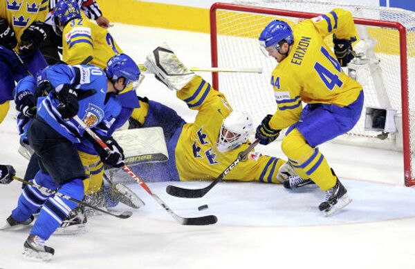 Игровой момент матча Швеция - Финляндия