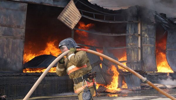  Крупный продуктовый склад сгорел в Южно-Сахалинске