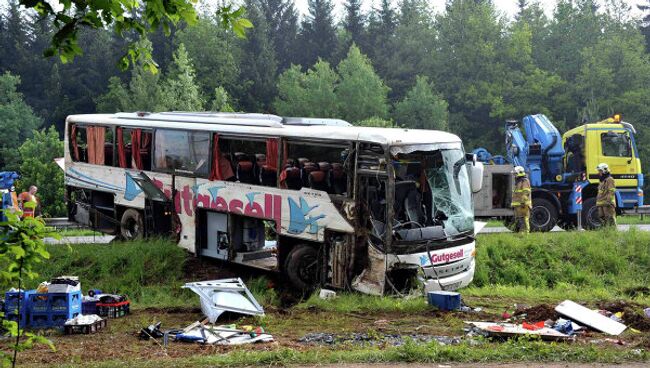 Автобус с немецкими детьми перевернулся в Словении