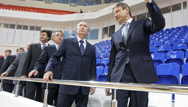 В.Путин осмотрел строящийся многофункциональный спортивный комплекс в Краснодаре