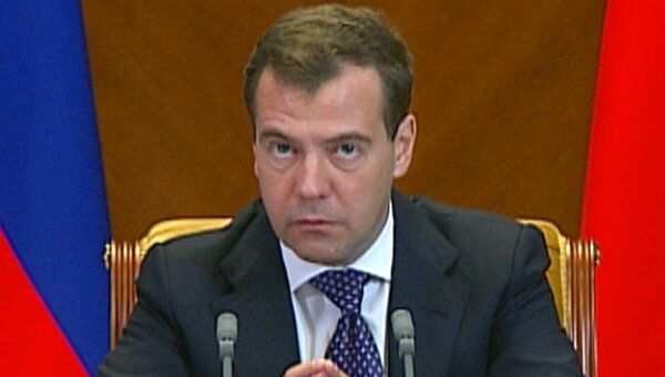 Медведев раскритиковал медобслуживание в школах и детских садах