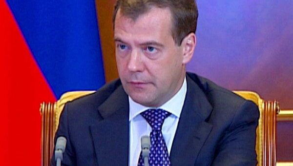 Медведев посоветовал министру образования принимать продуманные решения