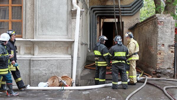 Пожар в жилом доме в Большом Афанасьевском переулке в Москве. Архив