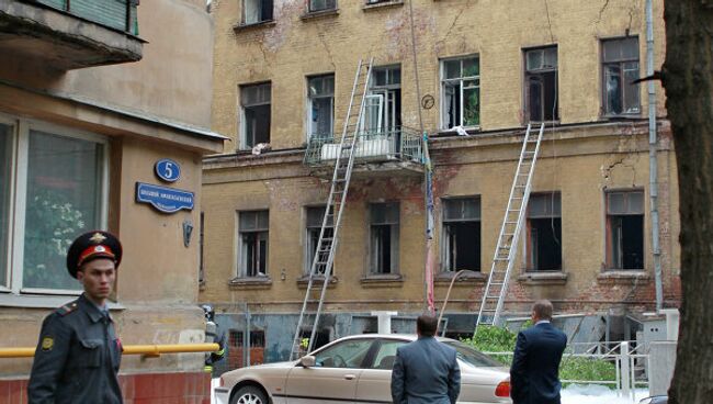 Пожар в жилом доме в Большом Афанасьевском переулке в Москве