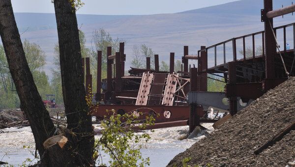 В Хакасии из-за паводка обрушился строящийся железнодорожный мост