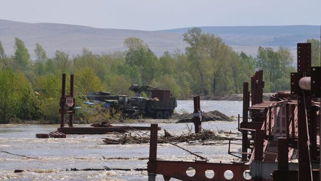 В Хакасии из-за паводка обрушился строящийся железнодорожный мост