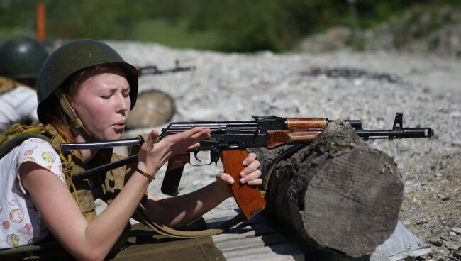 Прохождение военных сборов школьниками. Архив