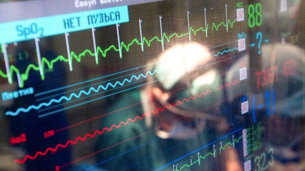 Показания сердечного ритма на медицинском мониторе
