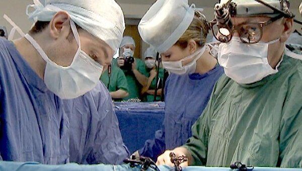Операция замена головы. Кардиохирург Лео Бокерия операции. Сердечно-сосудистая хирургия л а Бокерия. Лео Бокерия в операционной.