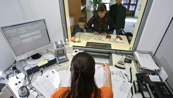 в каком году был заморожен визовый диалог между рф и ес. . в каком году был заморожен визовый диалог между рф и ес фото. в каком году был заморожен визовый диалог между рф и ес-. картинка в каком году был заморожен визовый диалог между рф и ес. картинка . Официальные отношения на уровне СССР – ЕС были установлены 2 марта 1989 года после того, как состоялось вручение верительных грамот и открытие Постоянного представительства СССР при ЕЭС в Брюсселе. 23 декабря 1991 года Европейский союз признал Россию правопреемницей бывшего Советского Союза в полном объеме.