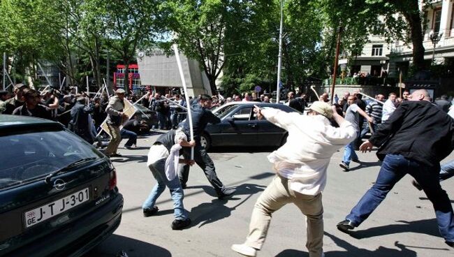 Драка во время митинга оппозиции в Тбилиси