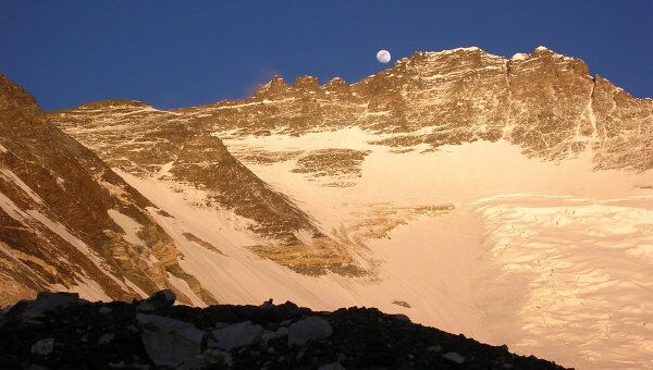 Непалец установил мировой рекорд, проведя 32 часа на вершине Эвереста
