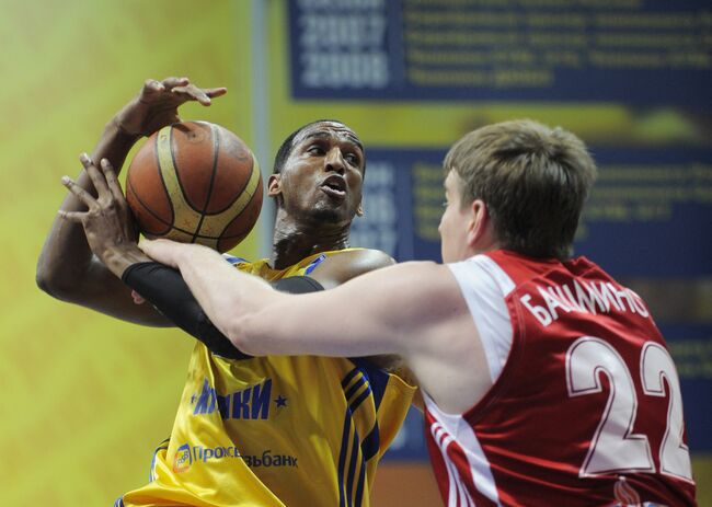 Игровой момент матча Химки - Спартак