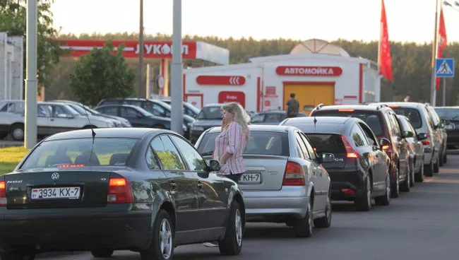 Очереди на автозаправках в Минске. Архив