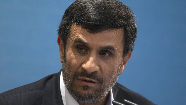 Пресс-конференция президента Ирана Махмуда Ахмадинежада во время визита на НПЗ