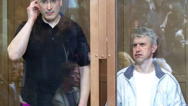 Суд смягчил наказание Ходорковскому и Лебедеву на год