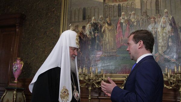 Президент РФ Д.Медведев поздравил патриарха Карилла