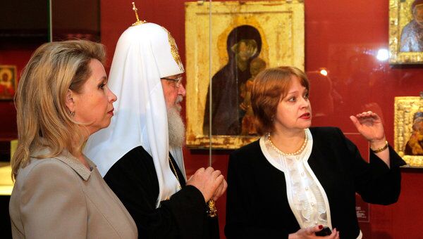Супруга президента РФ С.Медведева и патриарх Кирилл посетили выставку Святая Русь