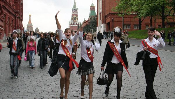 Свыше 700 тыс выпускников 11 классов отпразднуют последний звонок в РФ