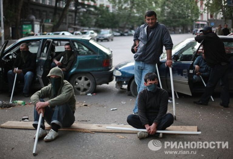 Акция оппозиционного объединения Народное собрание проходит у здания Общественного телевидения Грузии