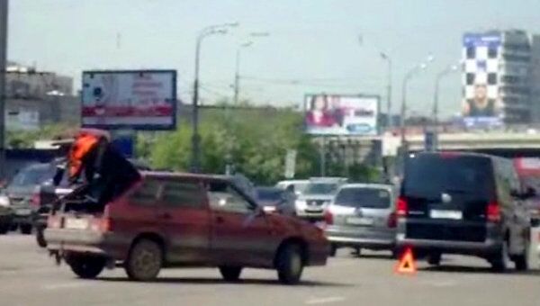На развороте на северо-западе Москвы столкнулись две пары автомобилей