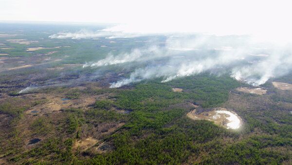 Тушение лесных пожаров в Якутске. Архивное фото