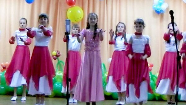 Ученики начальной школы Бреста провели первый выпускной концерт 