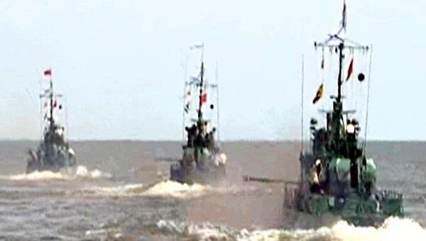 Боевые катера разгромили условного противника в Каспийском море