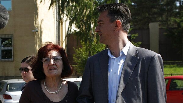 Супруга Ратко Младича Босилька и сын Дарко покидают здание Специального суда в Белграде