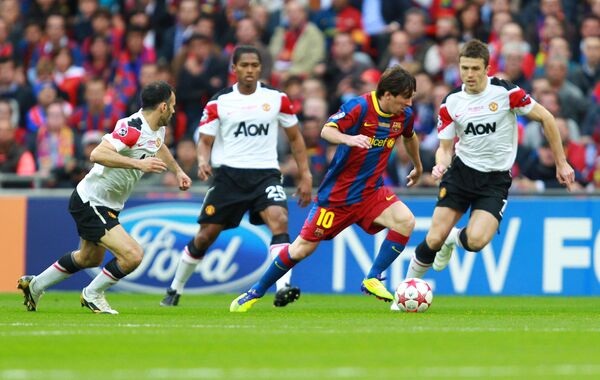 Игровой момент матча Барселона - Манчестер Юнайтед