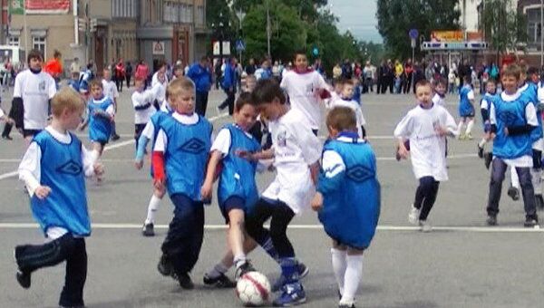 Футбольный матч с участием двухсот игроков устроили в центре Самары