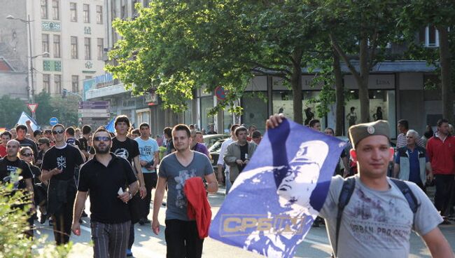 Сербские радикалы начали крупнейший митинг в поддержку Ратко Младича