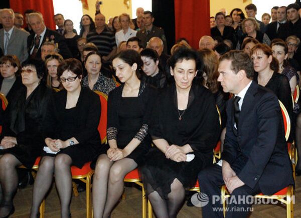Д. Медведев на панихиде по президенту Абхазии С. Багапшу