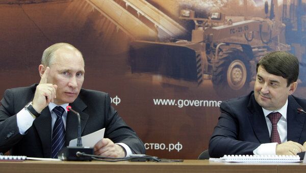Владимир Путин проводит совещание по вопросу О повышении эффективности строительства и эксплуатации автомобильных дорог в РФ.