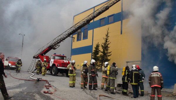 Пожар в крупном мебельном центре Аквилон в Мурманске
